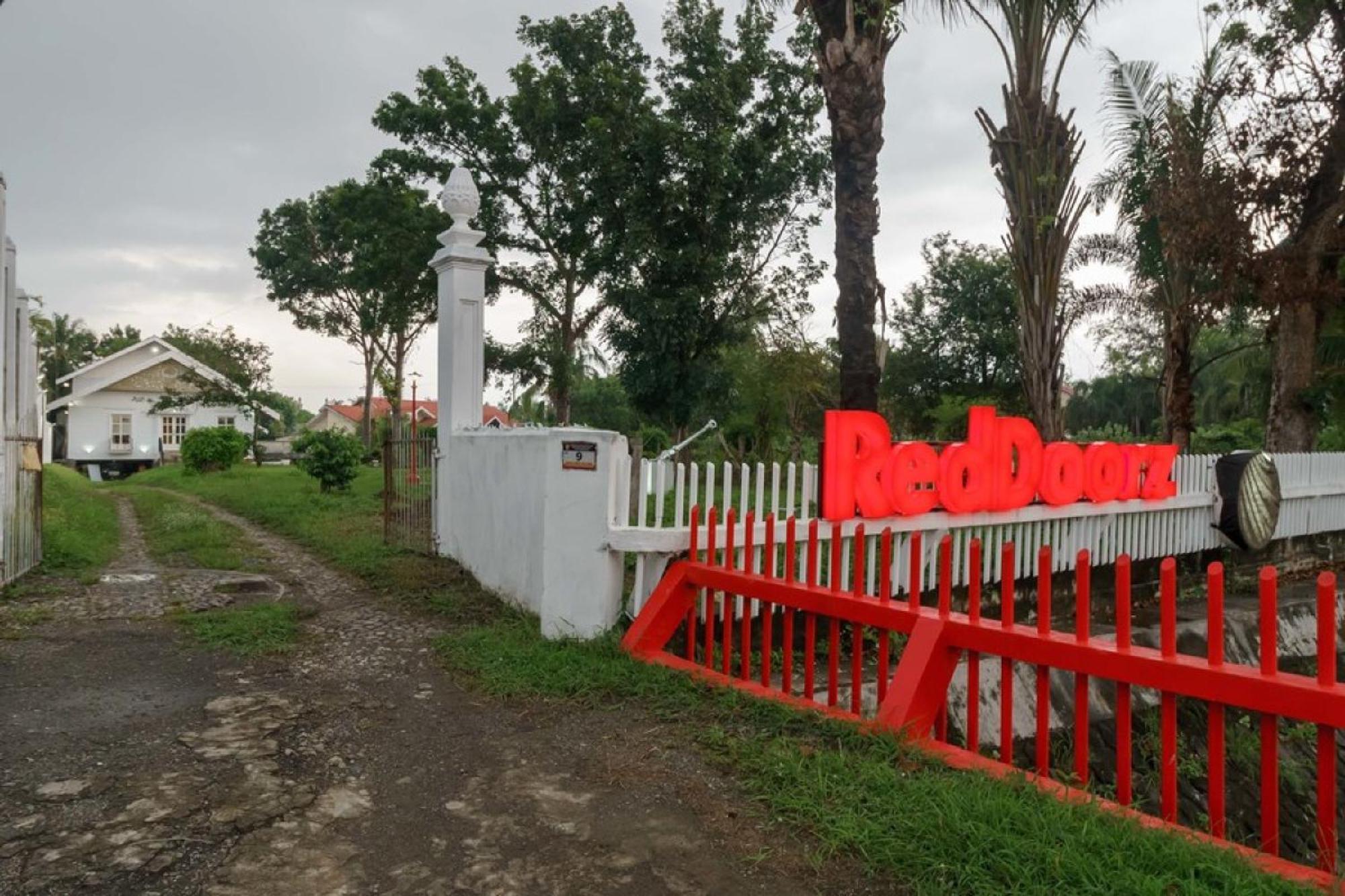 Reddoorz Syariah Near Suzuya Mall Banda Aceh 2 Geutieue Buitenkant foto